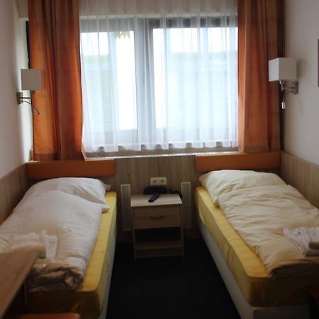 Airport-Hotel Zum Taubengrund Kelsterbach Exteriör bild
