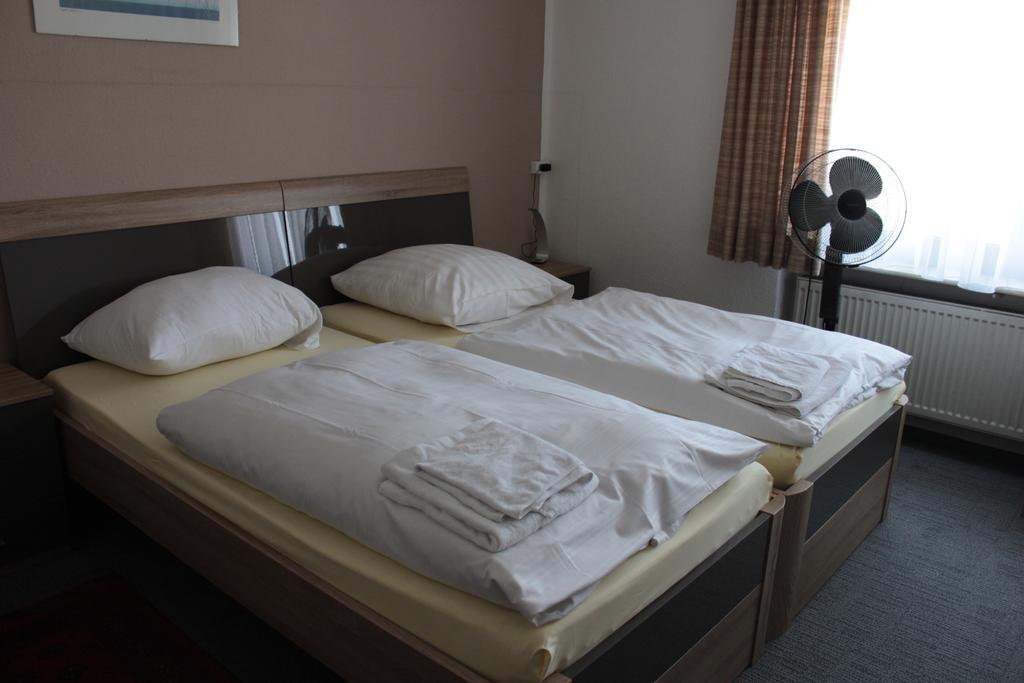 Airport-Hotel Zum Taubengrund Kelsterbach Rum bild