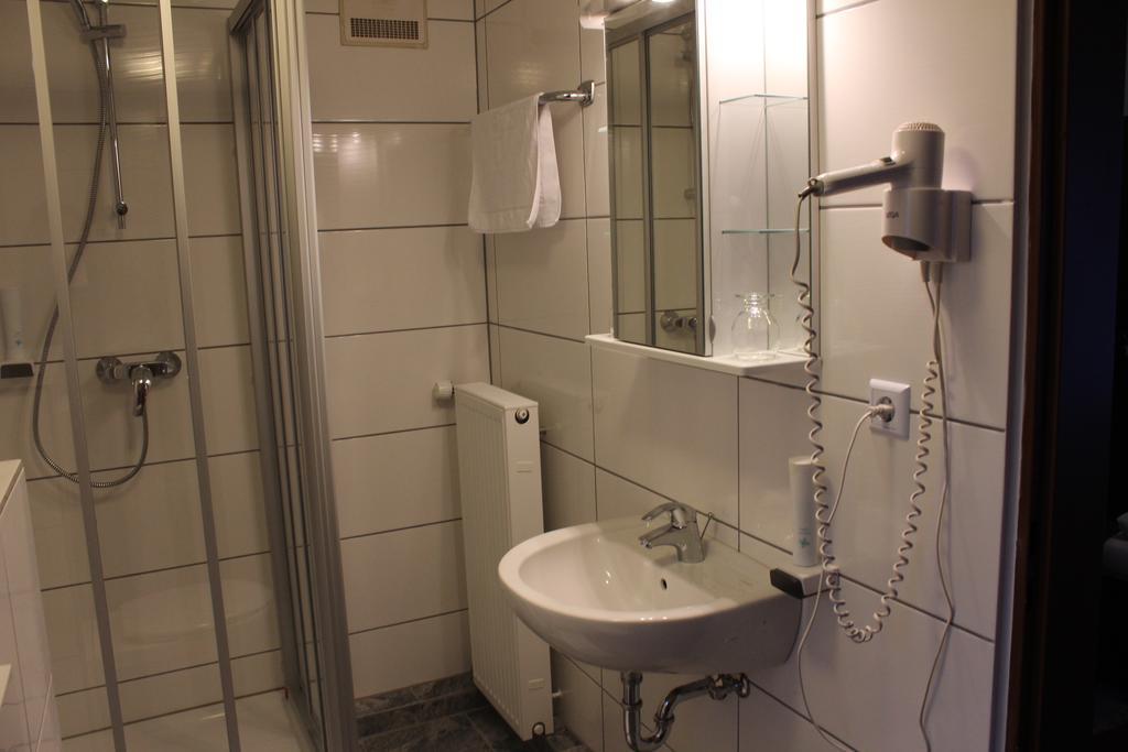 Airport-Hotel Zum Taubengrund Kelsterbach Rum bild
