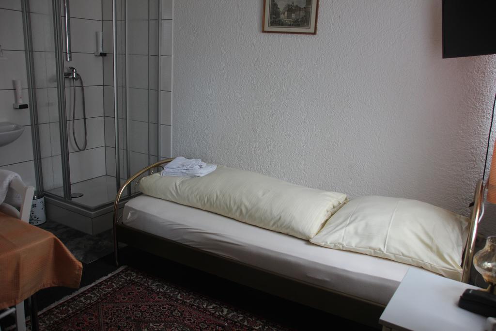 Airport-Hotel Zum Taubengrund Kelsterbach Exteriör bild