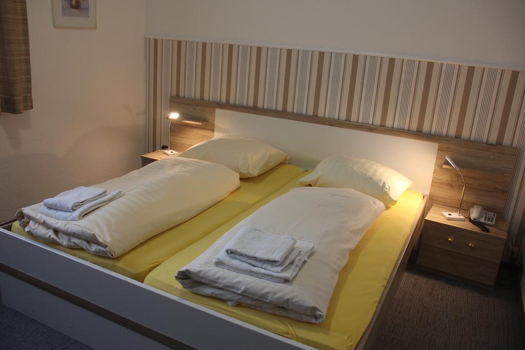 Airport-Hotel Zum Taubengrund Kelsterbach Exteriör bild